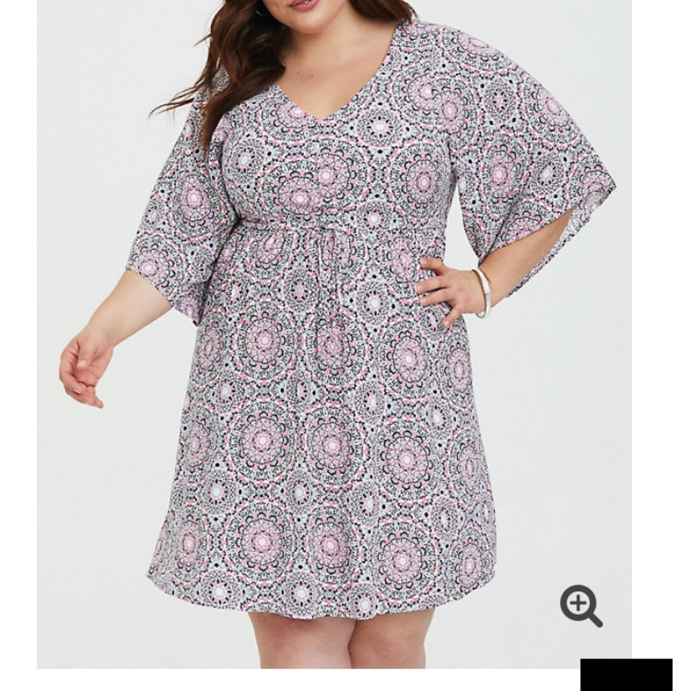 Torrid ivory medallion strappy dress size 1